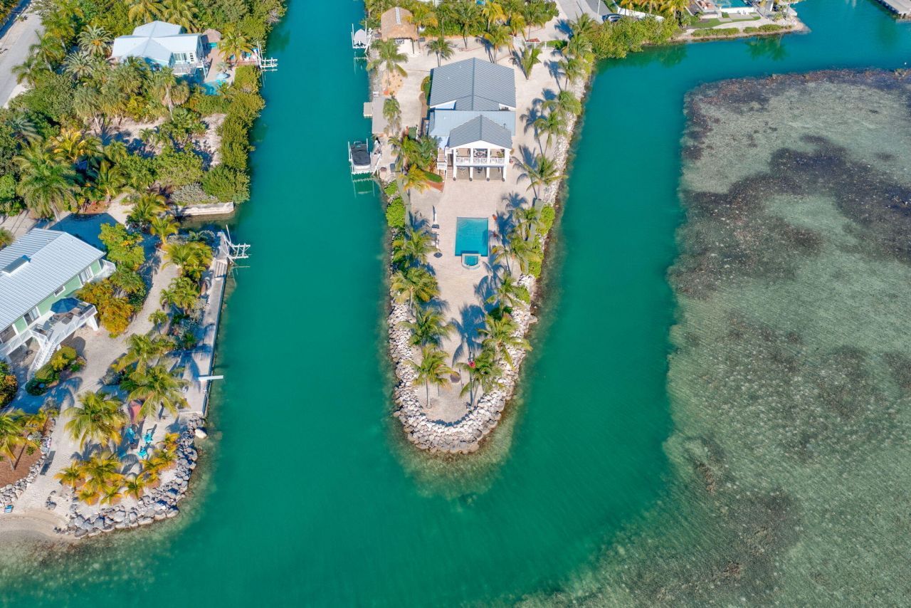 17013 Coral Drive, Sugarloaf, FL 33042 Photo