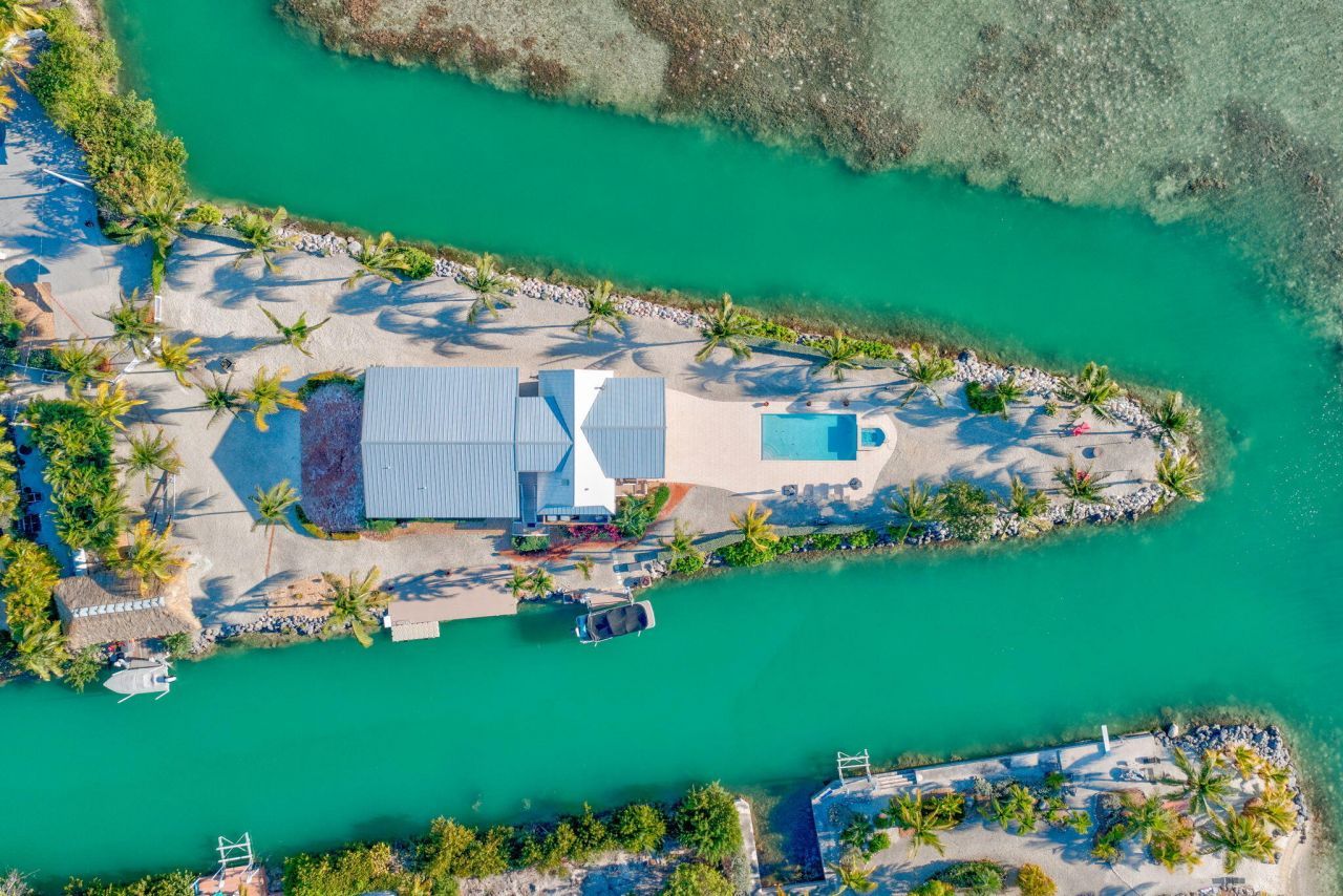 17013 Coral Drive, Sugarloaf, FL 33042 Photo