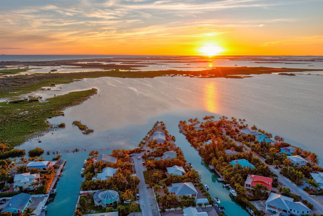 17013 Coral Drive, Sugarloaf, FL 33042 Photo