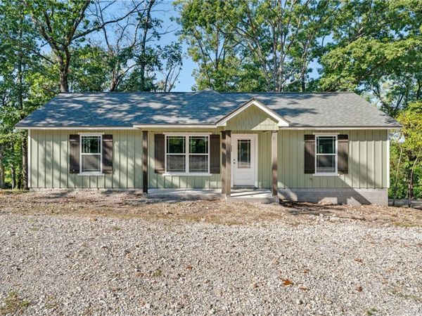 111 Ridge Road, Eureka Springs, AR 72631