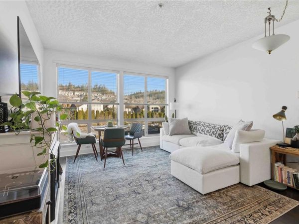 627 Brookside Rd, Unit 303, Colwood, BC V9C 0C3