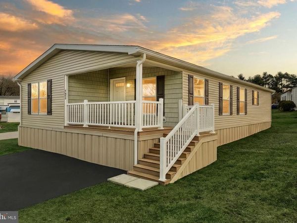 723 LAKE DRIVE, MOUNT WOLF, PA 17347