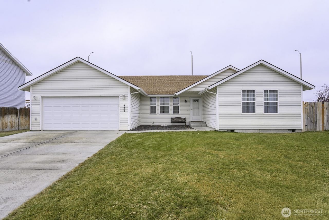1335 Yost Circle Ne, Moses Lake, WA 98837 Main Photo