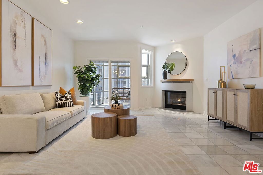 171 N Church Lane, Unit 619, Los Angeles, CA 90049 Main Photo