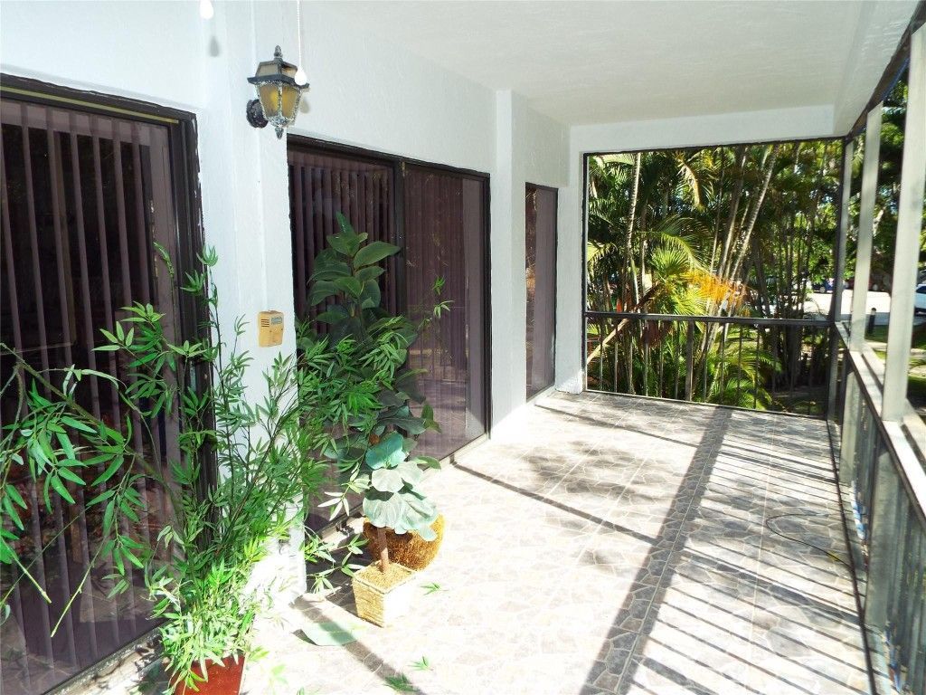 6060 S Falls Circle Drive, Unit 225, Lauderhill, FL 33319 Photo