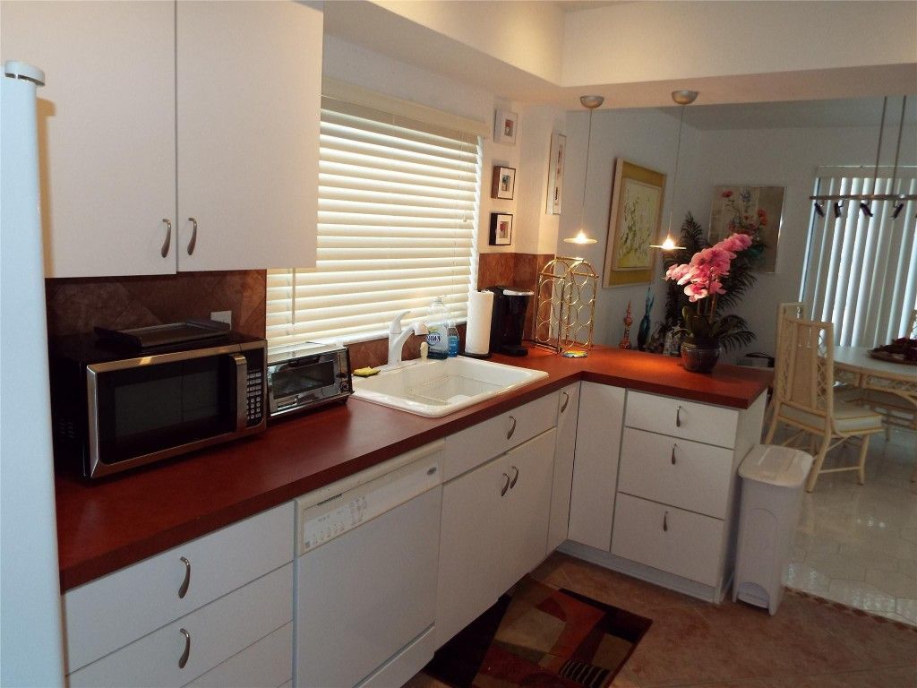 6060 S Falls Circle Drive, Unit 225, Lauderhill, FL 33319 Photo