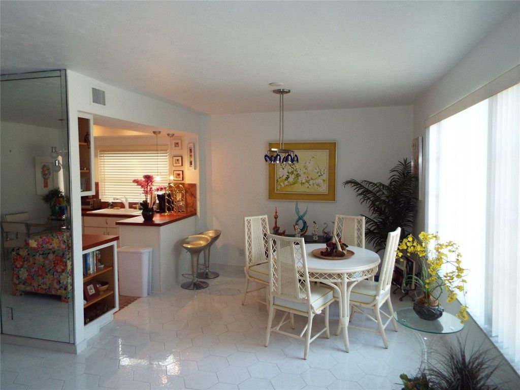 6060 S Falls Circle Drive, Unit 225, Lauderhill, FL 33319 Photo