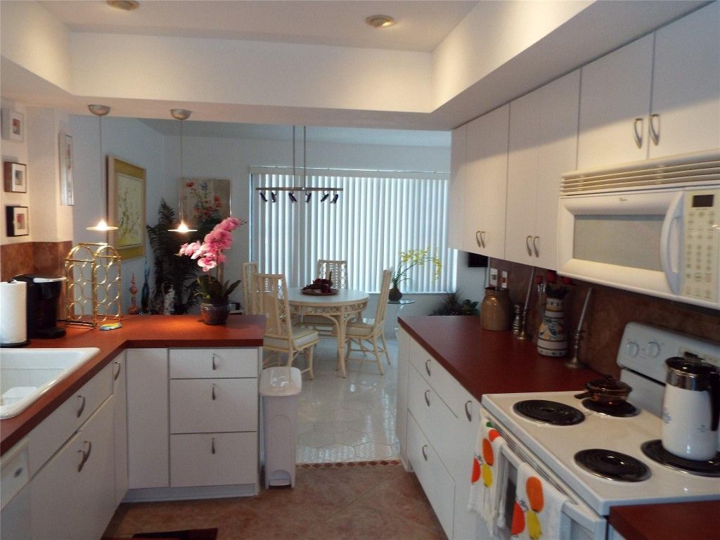 6060 S Falls Circle Drive, Unit 225, Lauderhill, FL 33319 Photo