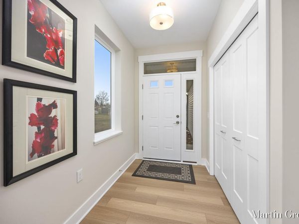 2247 Watertown Way NE, Grand Rapids, MI 49505