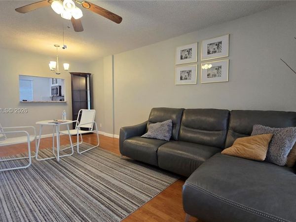 2900 NW 48th Ter, Unit 310, Lauderdale Lakes, FL 33313