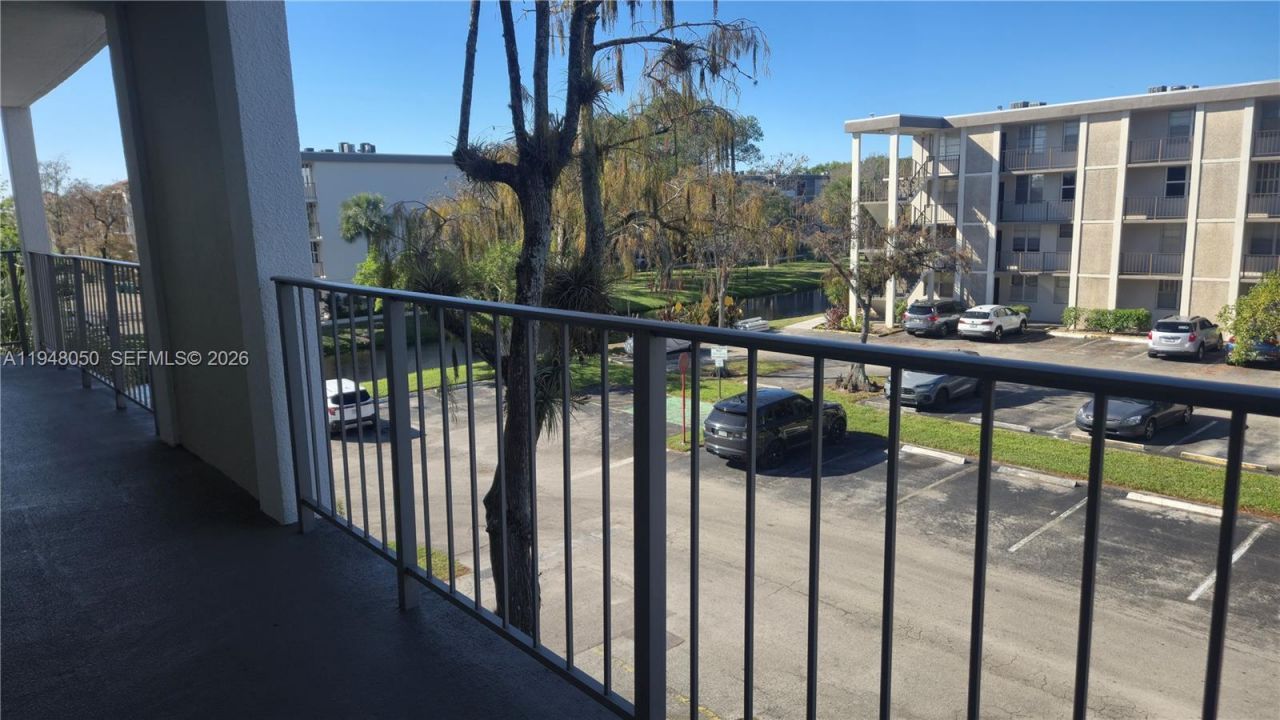 2900 NW 48th Ter, Unit 310, Lauderdale Lakes, FL 33313 Photo