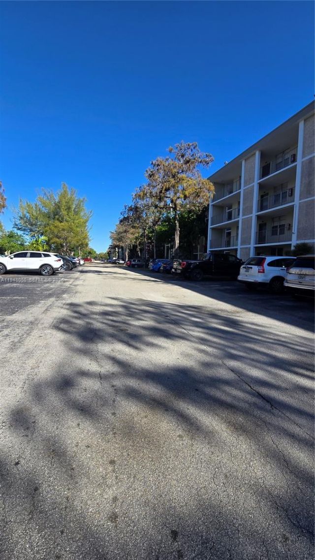 2900 NW 48th Ter, Unit 310, Lauderdale Lakes, FL 33313 Photo