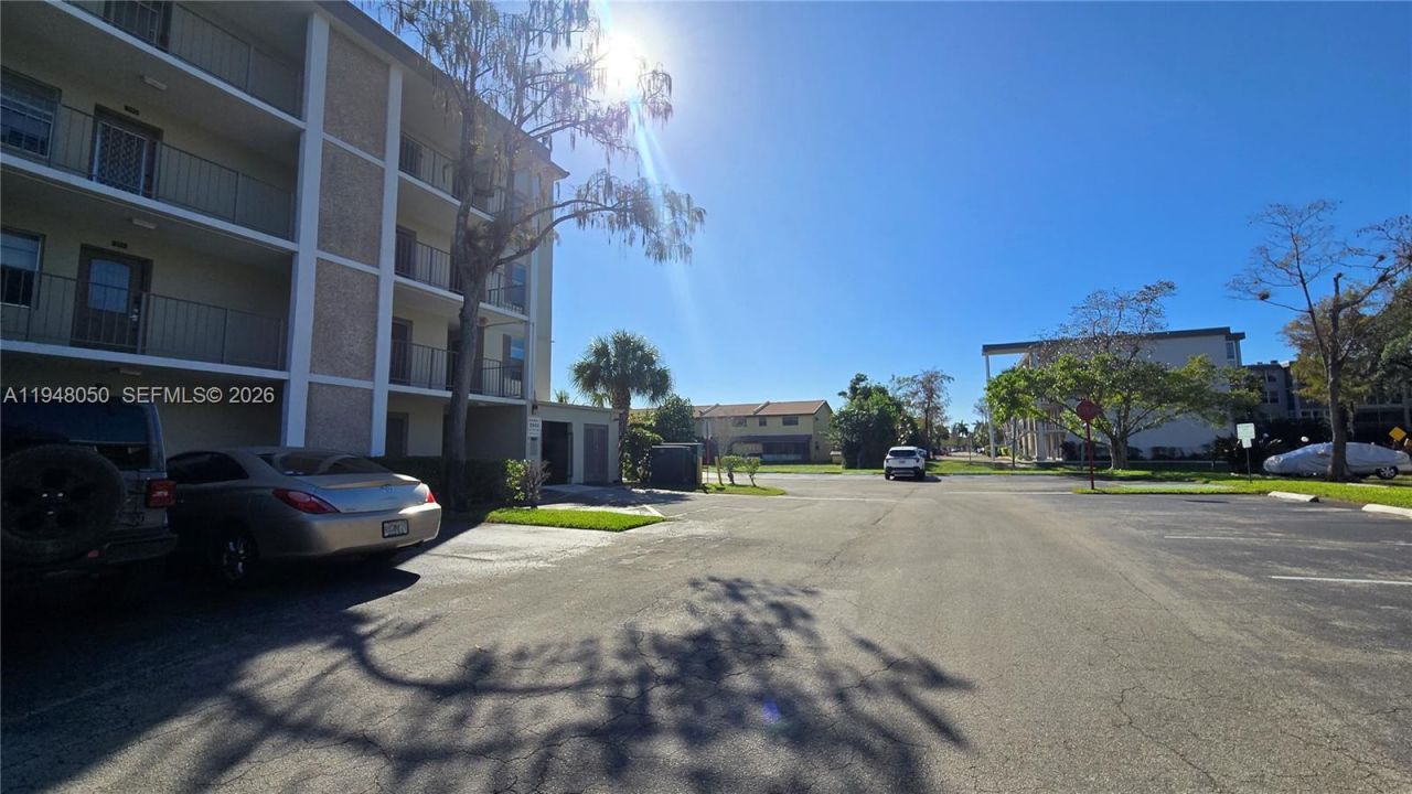 2900 NW 48th Ter, Unit 310, Lauderdale Lakes, FL 33313 Photo