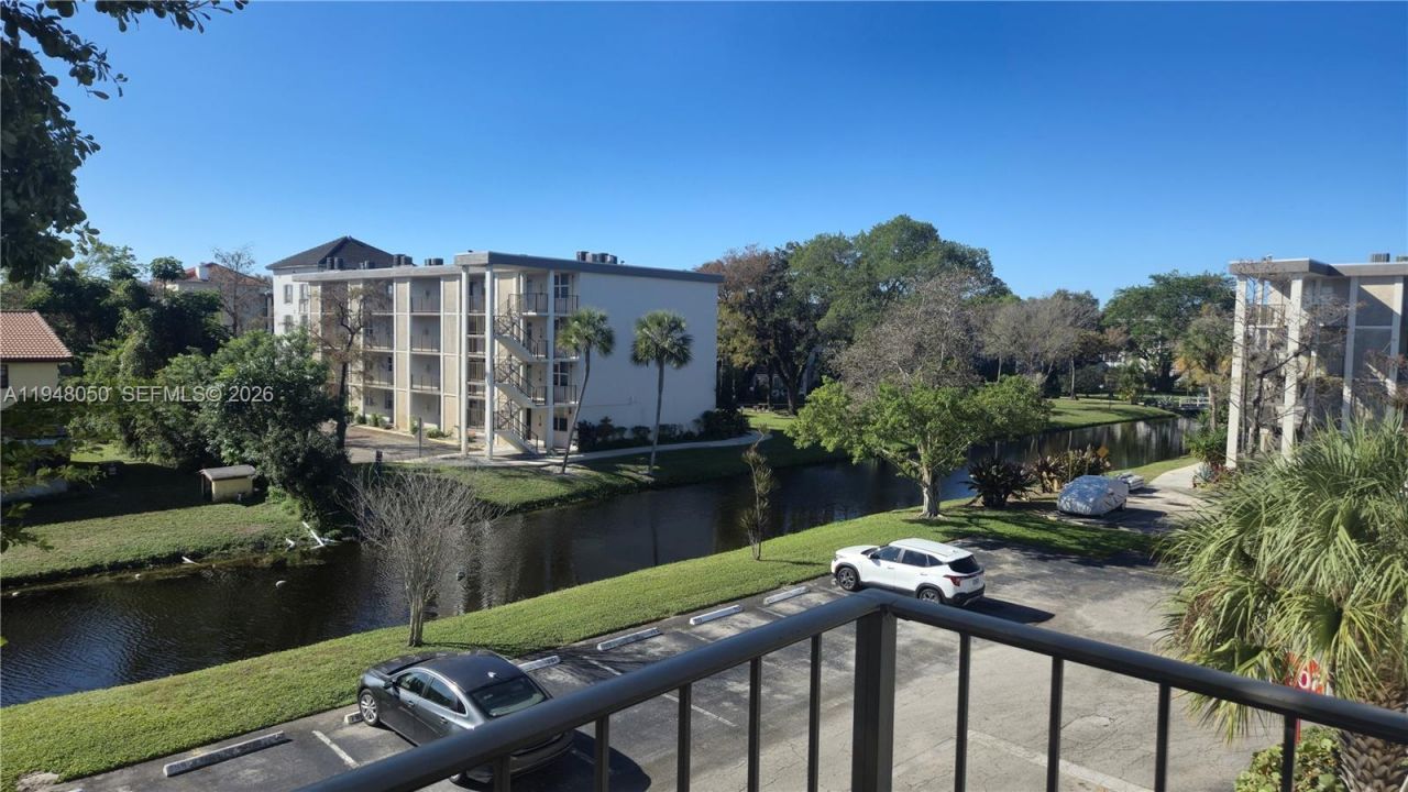 2900 NW 48th Ter, Unit 310, Lauderdale Lakes, FL 33313 Photo