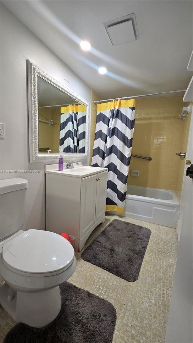 2900 NW 48th Ter, Unit 310, Lauderdale Lakes, FL 33313 Photo