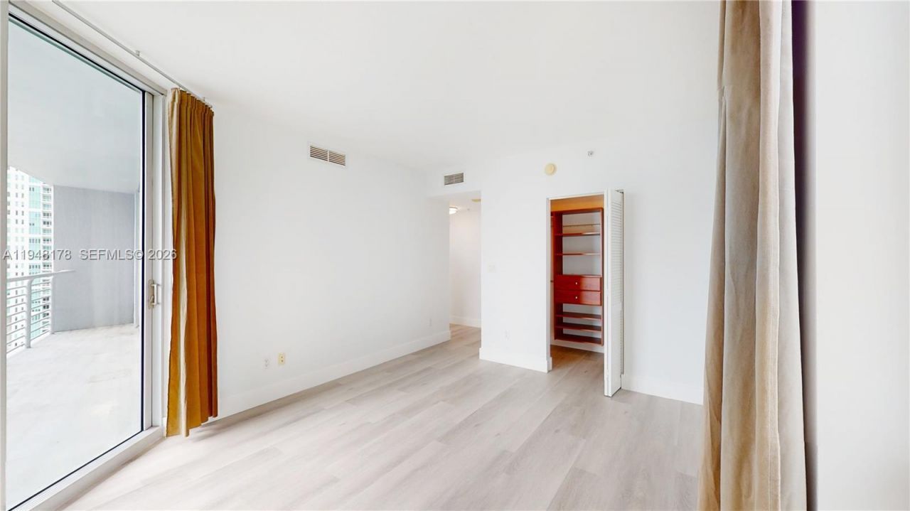 325 S Biscayne Blvd, Unit 2226, Miami, FL 33131 Photo