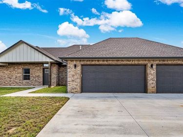 4297 Peak Ln, Elgin, OK 73538