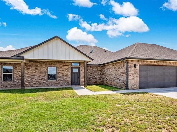 4297 Peak Ln, Elgin, OK 73538