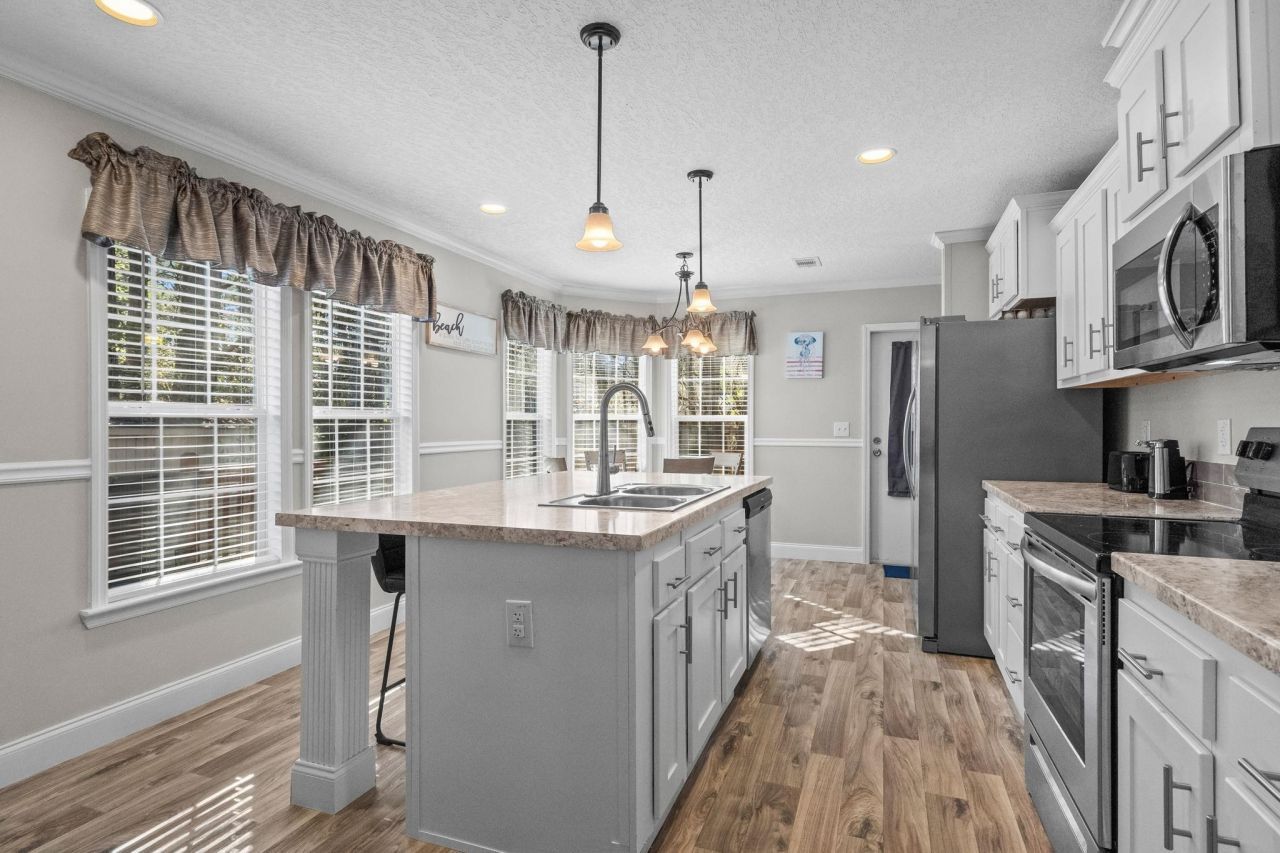 935 Southpark Dr. Photo 7