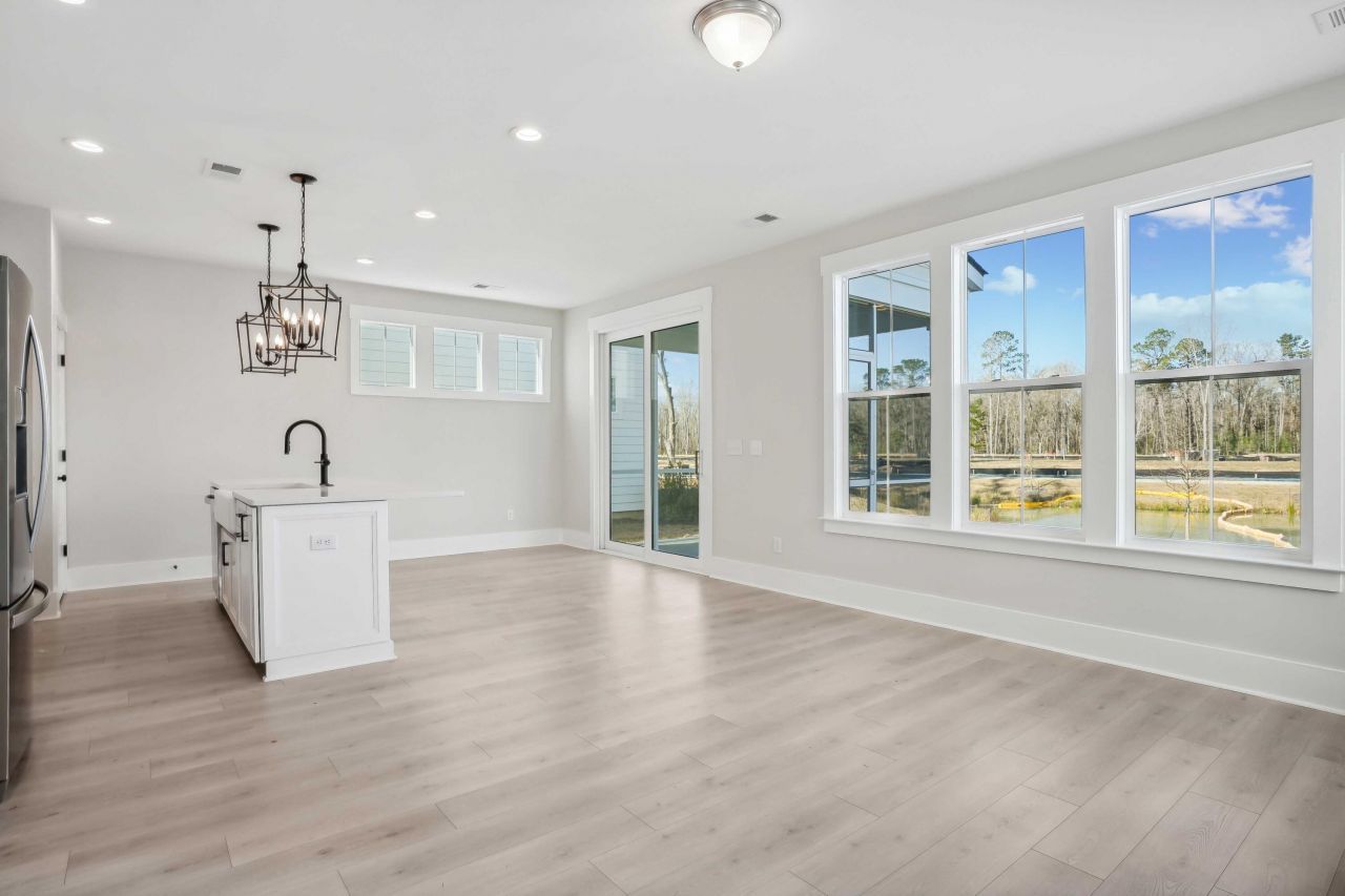 444 Queenview Lane Photo 2