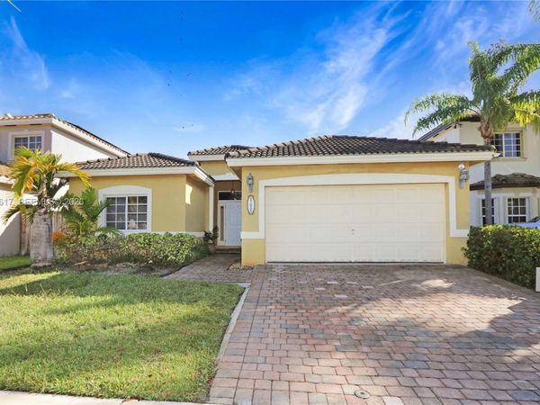 21055 SW 89th Pl, Cutler Bay, FL 33189