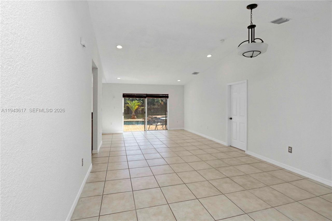 21055 SW 89th Pl, Cutler Bay, FL 33189 Photo