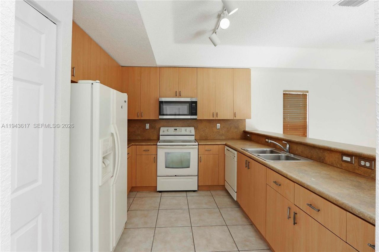 21055 SW 89th Pl, Cutler Bay, FL 33189 Photo