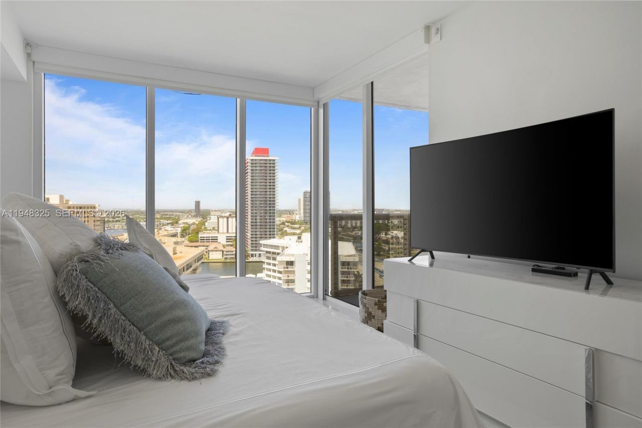 1800 S Ocean Dr, Unit 1708, Hallandale Beach, FL 33009 Photo