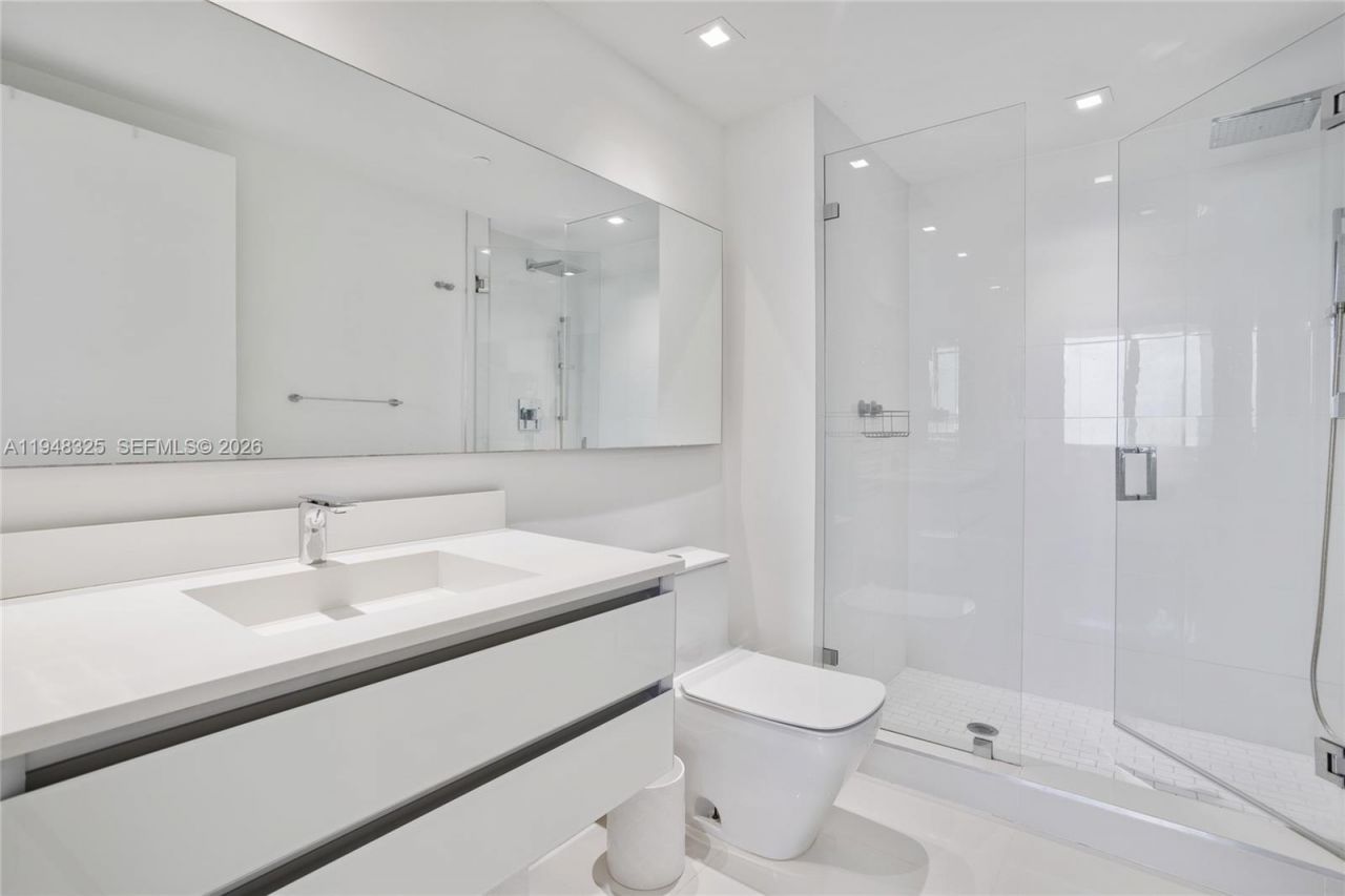 1800 S Ocean Dr, Unit 1708, Hallandale Beach, FL 33009 Photo