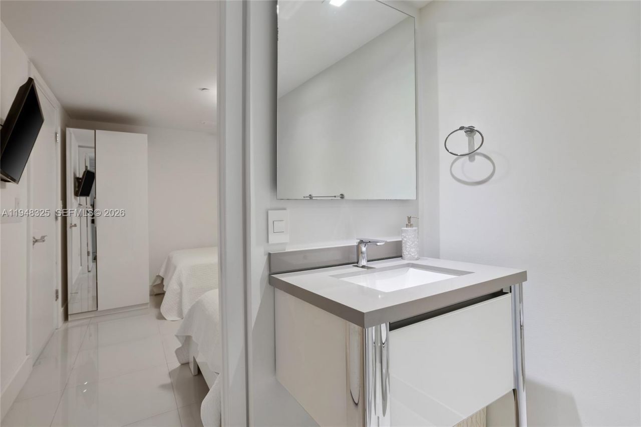 1800 S Ocean Dr, Unit 1708, Hallandale Beach, FL 33009 Photo