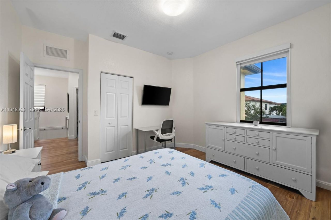 8658 NW 99th Path , Doral, FL 33178 Photo