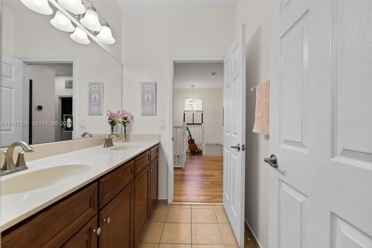 8658 NW 99th Path , Doral, FL 33178 Photo