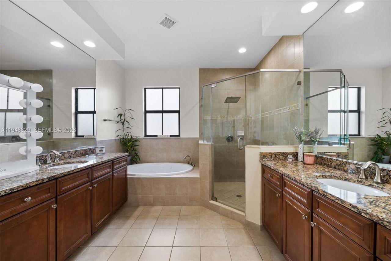 8658 NW 99th Path , Doral, FL 33178 Photo