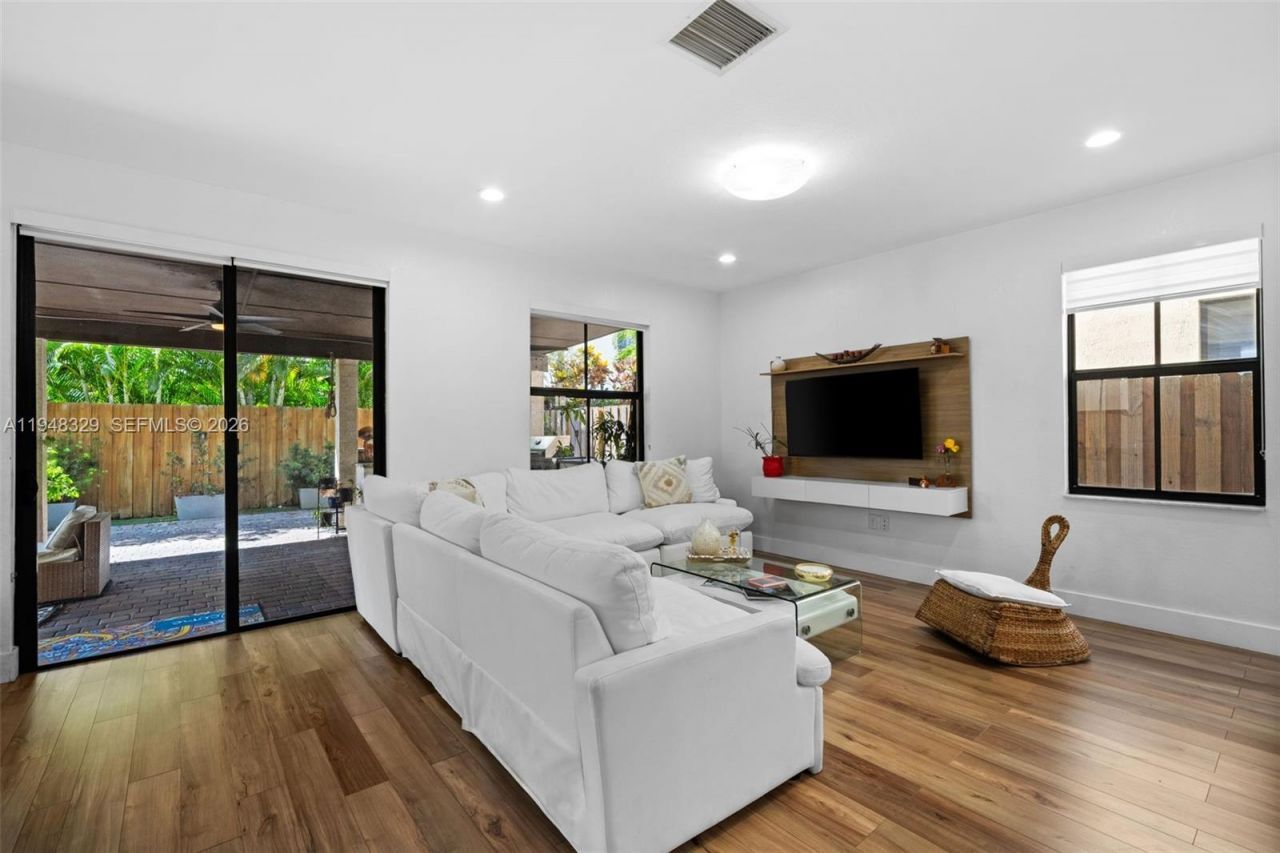 8658 NW 99th Path , Doral, FL 33178 Photo