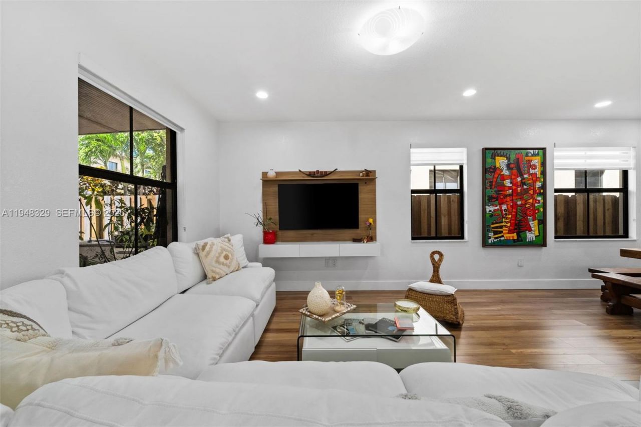 8658 NW 99th Path , Doral, FL 33178 Photo