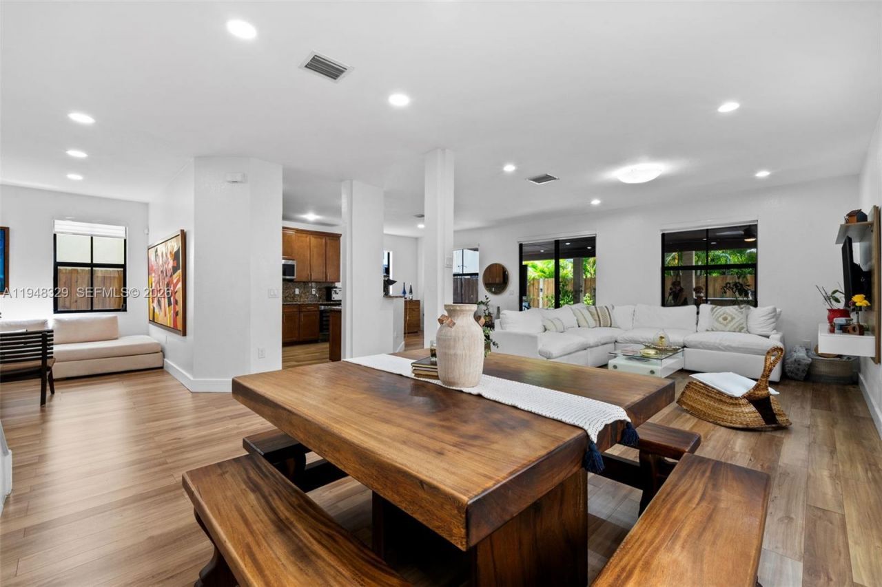 8658 NW 99th Path , Doral, FL 33178 Photo