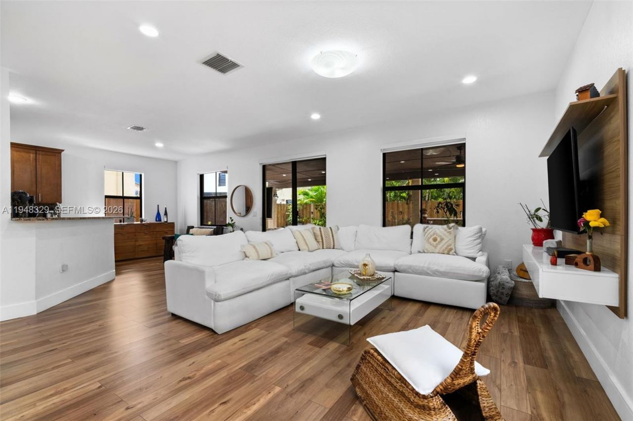 8658 NW 99th Path , Doral, FL 33178 Photo