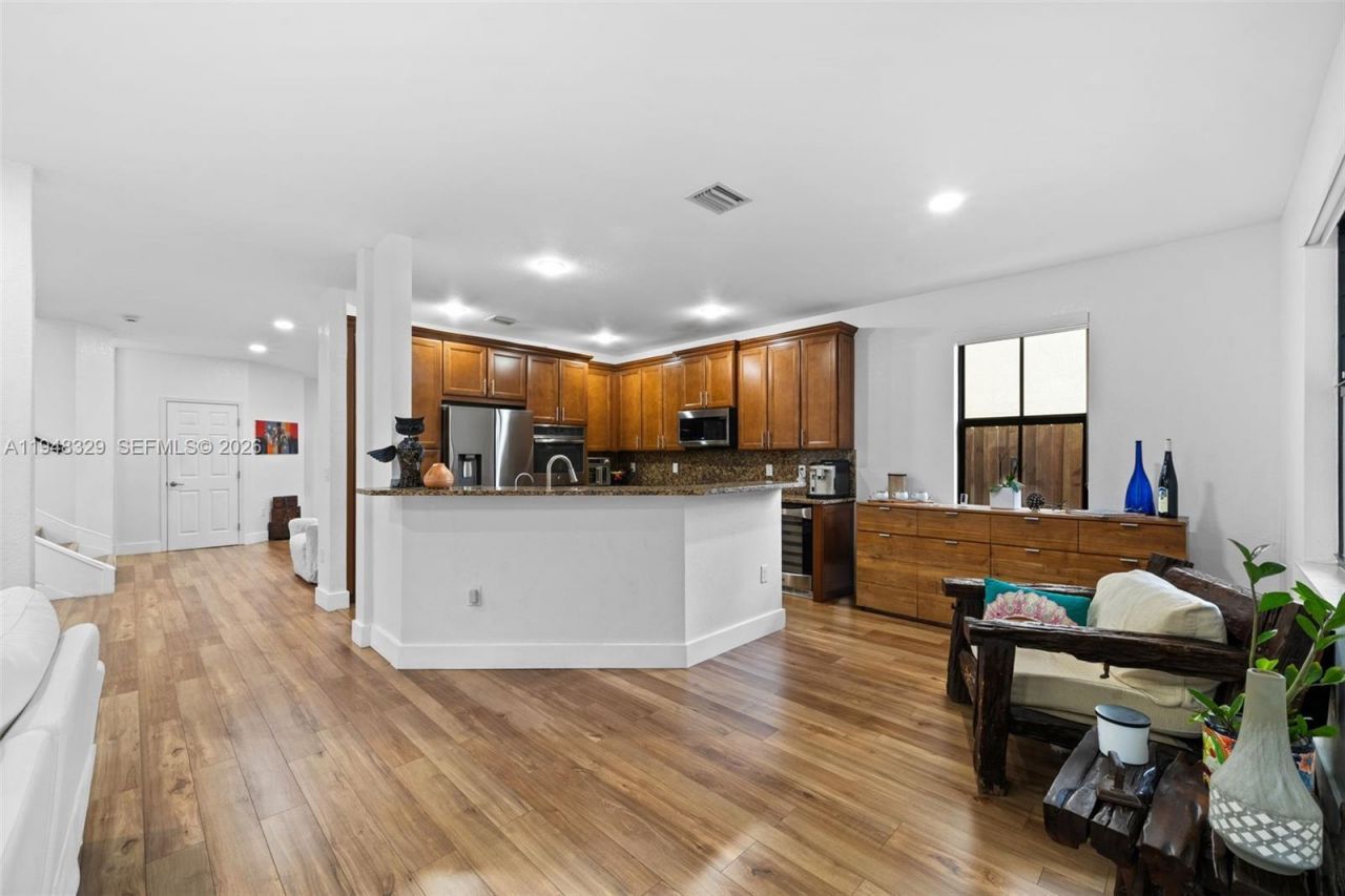 8658 NW 99th Path , Doral, FL 33178 Photo