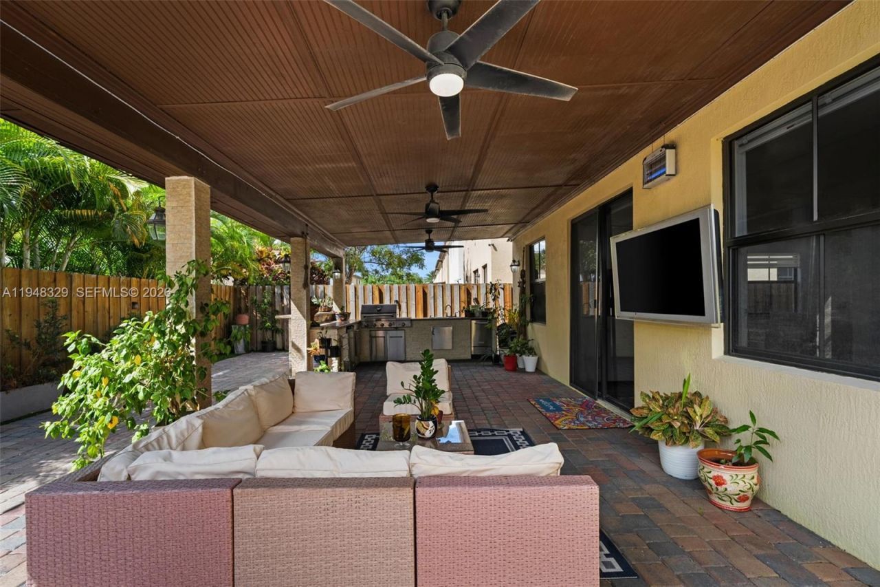 8658 NW 99th Path , Doral, FL 33178 Photo