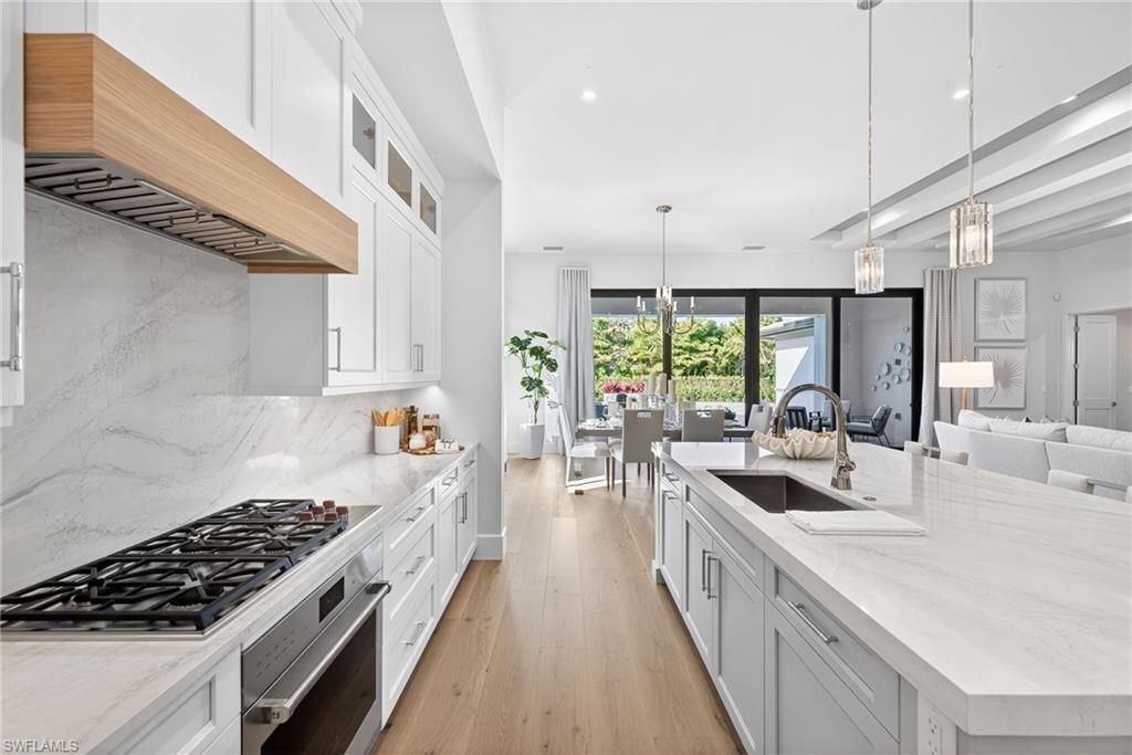 2051 Cambridge Park Dr, Naples, FL 34109 Photo