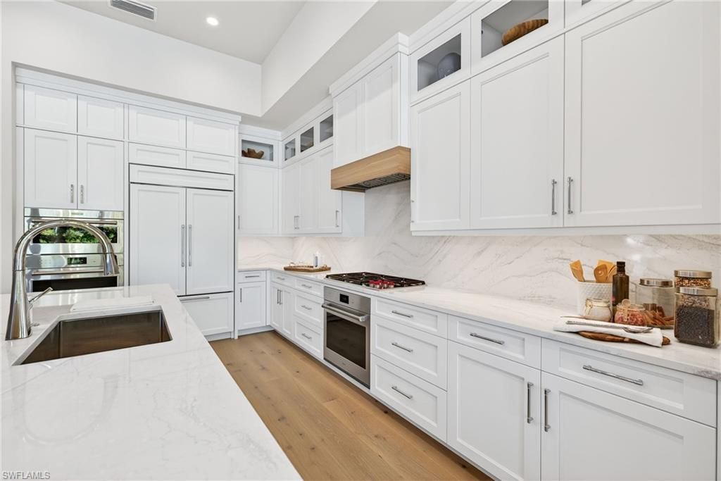 2051 Cambridge Park Dr, Naples, FL 34109 Photo