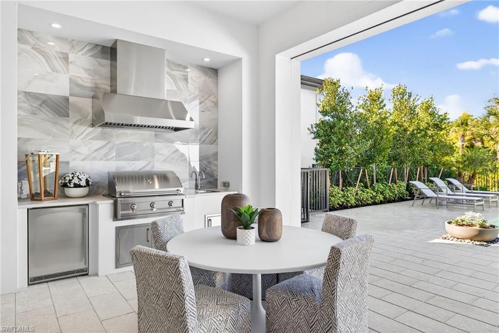 2051 Cambridge Park Dr, Naples, FL 34109 Photo