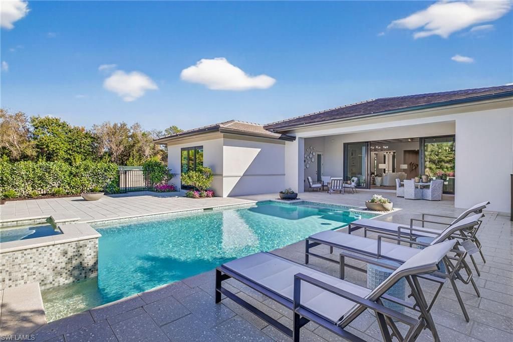 2051 Cambridge Park Dr, Naples, FL 34109 Photo