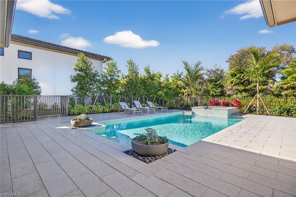 2051 Cambridge Park Dr, Naples, FL 34109 Photo