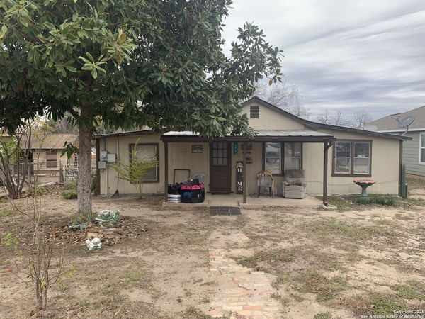 504 6 th street, Natalia, TX 78059