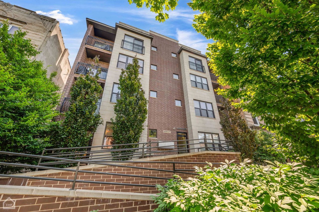 4235 S Calumet Avenue, Chicago, IL 60653