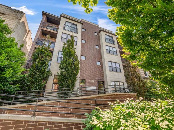 4235 S Calumet Avenue, Chicago, IL 60653