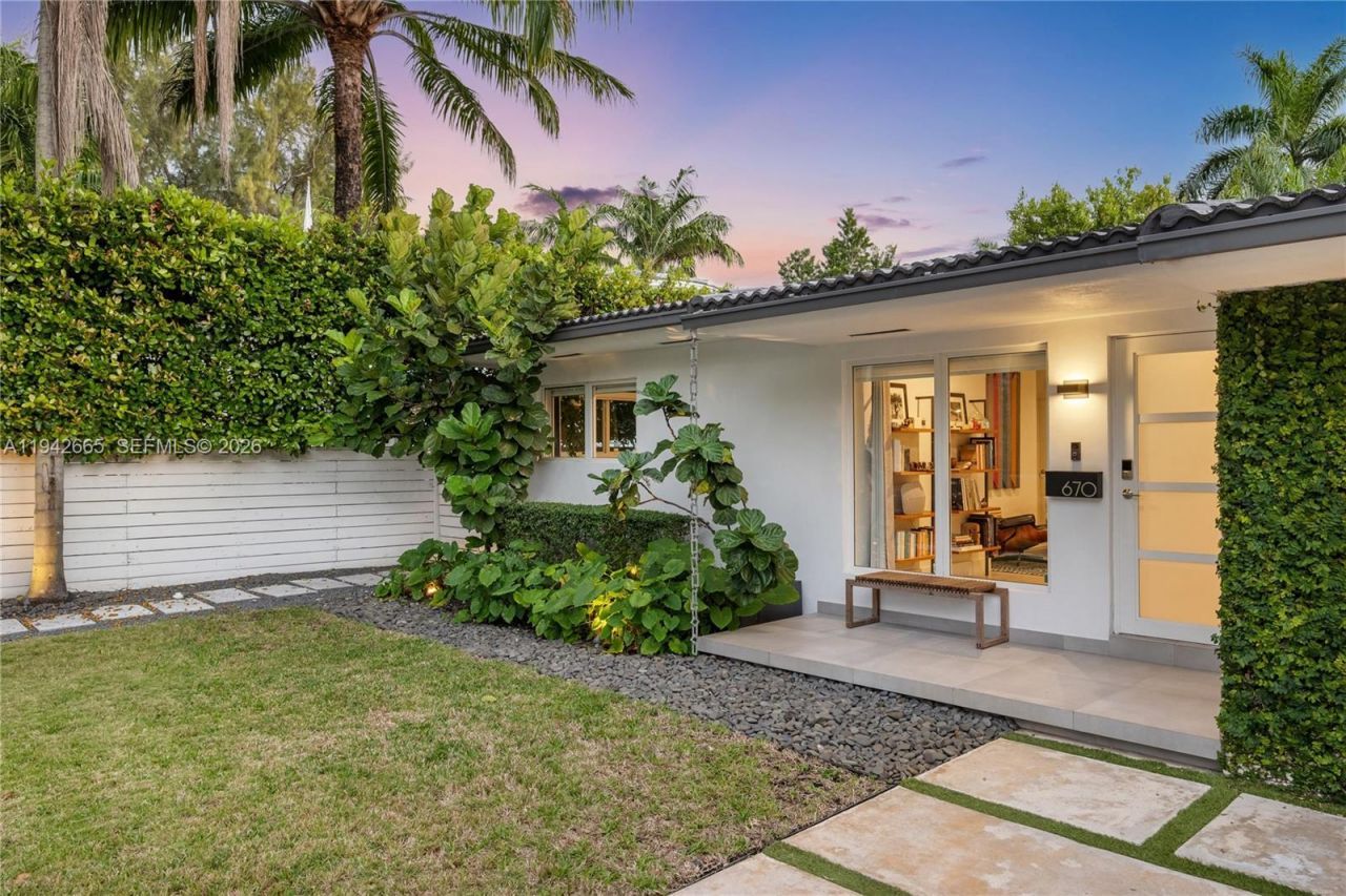 670 NE 58th St, Miami, FL 33137 Photo