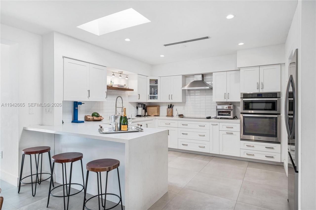 670 NE 58th St, Miami, FL 33137 Photo