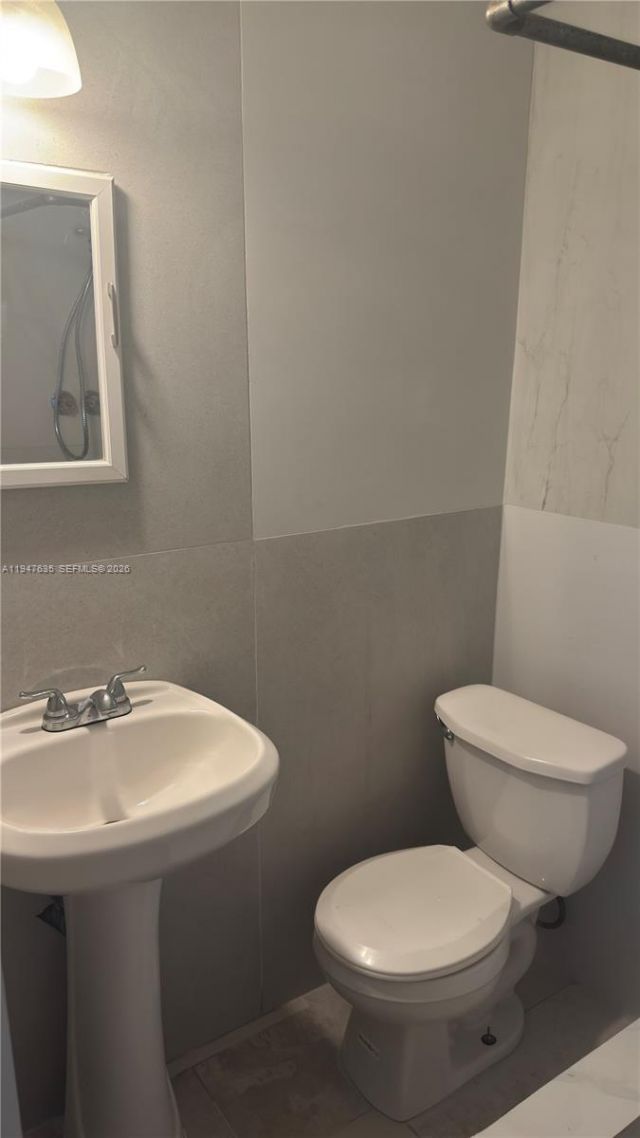 921 N 17th Ct, Unit 925, Hollywood, FL 33020 Photo